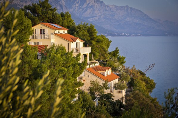 Exterior - Enjoy Your Front Row Villa On The Adriatic Sea (Pisak)