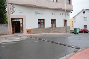 Mặt tiền nơi lưu trú