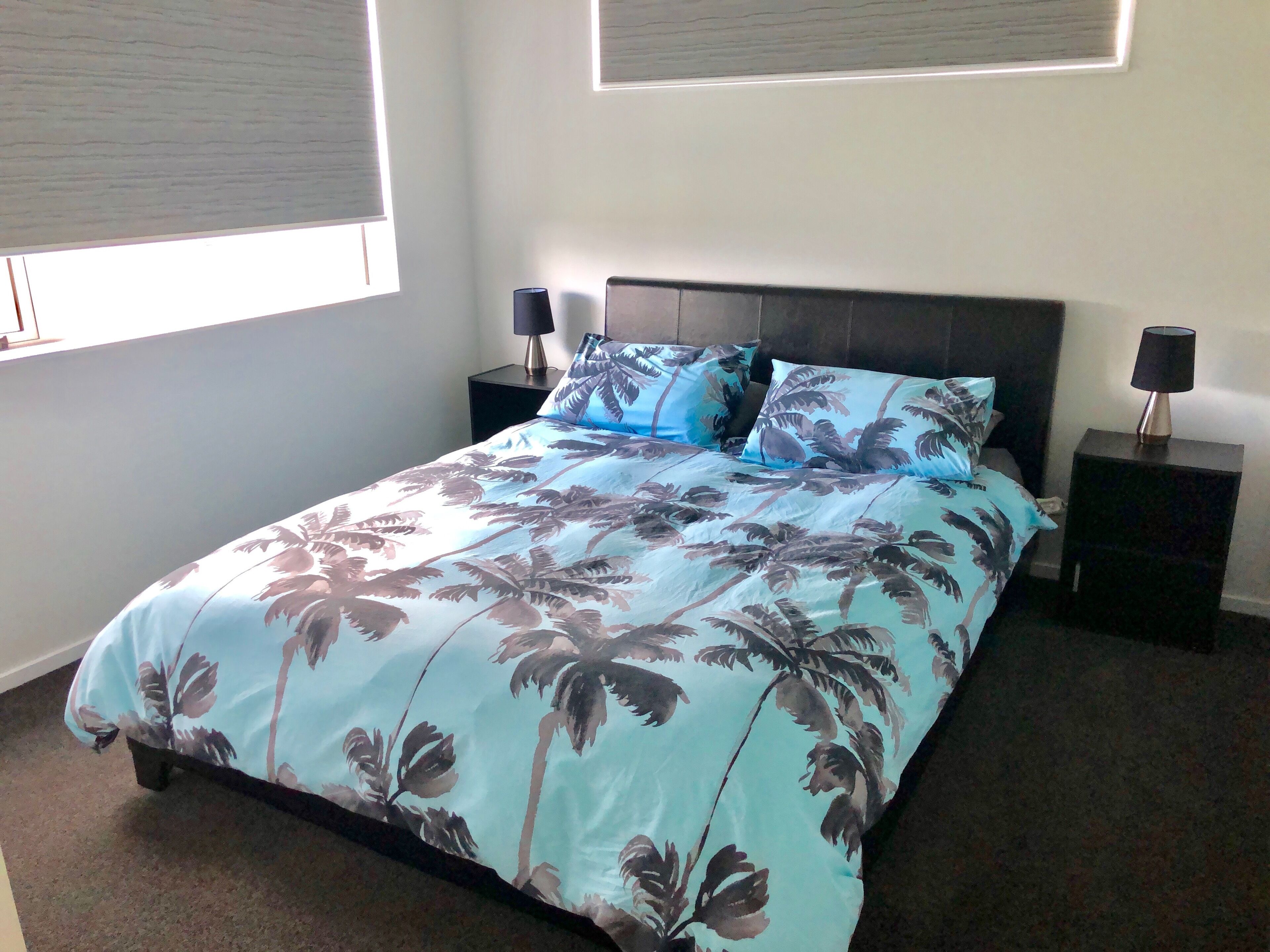 3 habitaciones, tabla de planchar con plancha, wifi y ropa de cama 