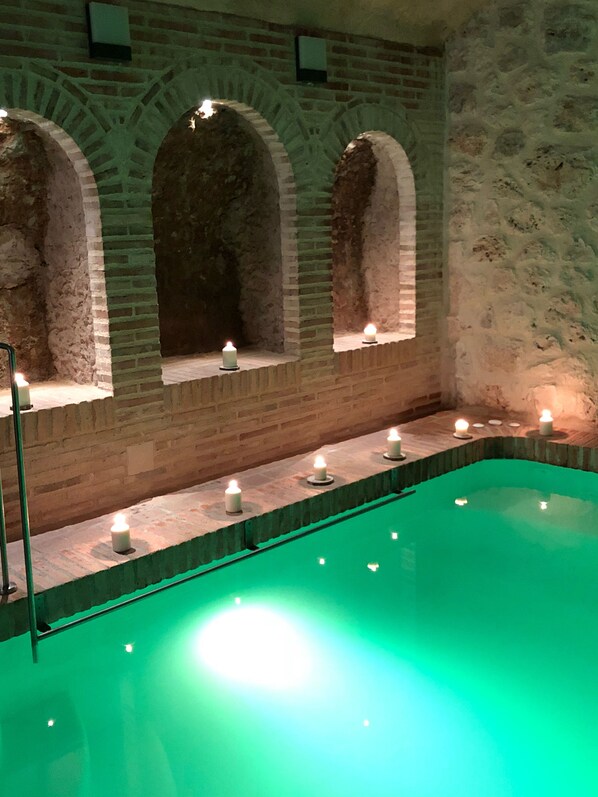 Indoor pool, a heated pool - Houses of Valois for 4 people (Hita)