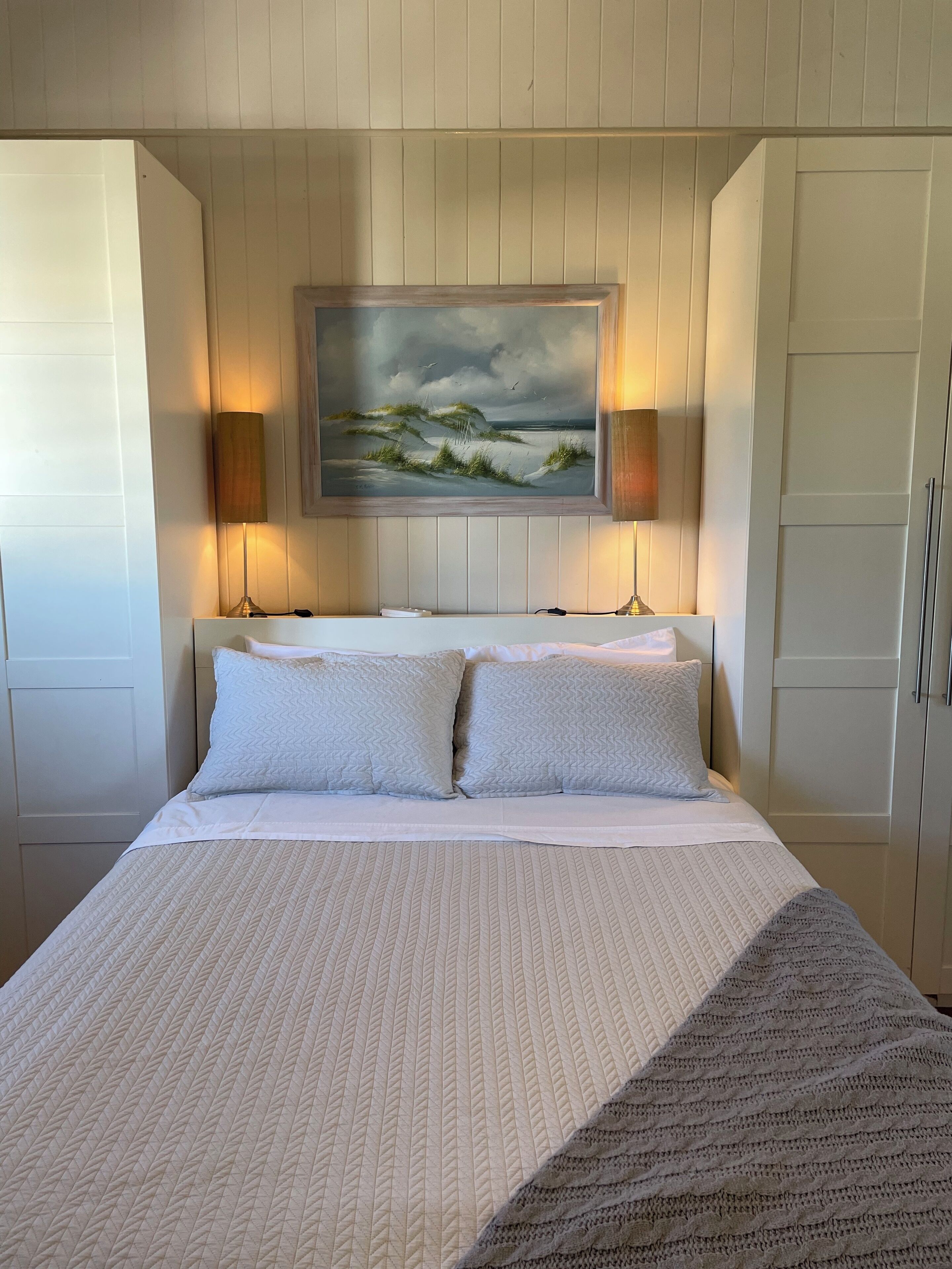 3 bedrooms, desk, iron/ironing board, travel cot