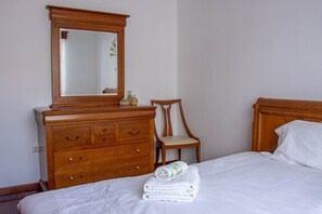 4 chambres, fer et planche à repasser, Wi-Fi gratuit, draps fournis