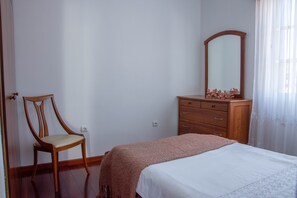 4 Schlafzimmer, Bügeleisen/Bügelbrett, kostenloses WLAN, Bettwäsche