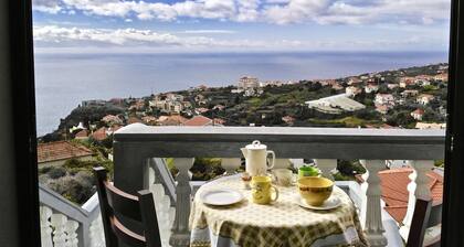 Menezes House with view, Sunrise & Sunsets !...