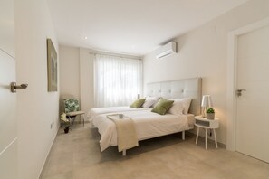 5 bedrooms, iron/ironing board, WiFi, bed sheets