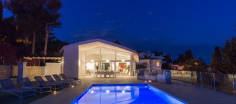Villa Plata - Brand new luxury villa with heated pool and amazing views