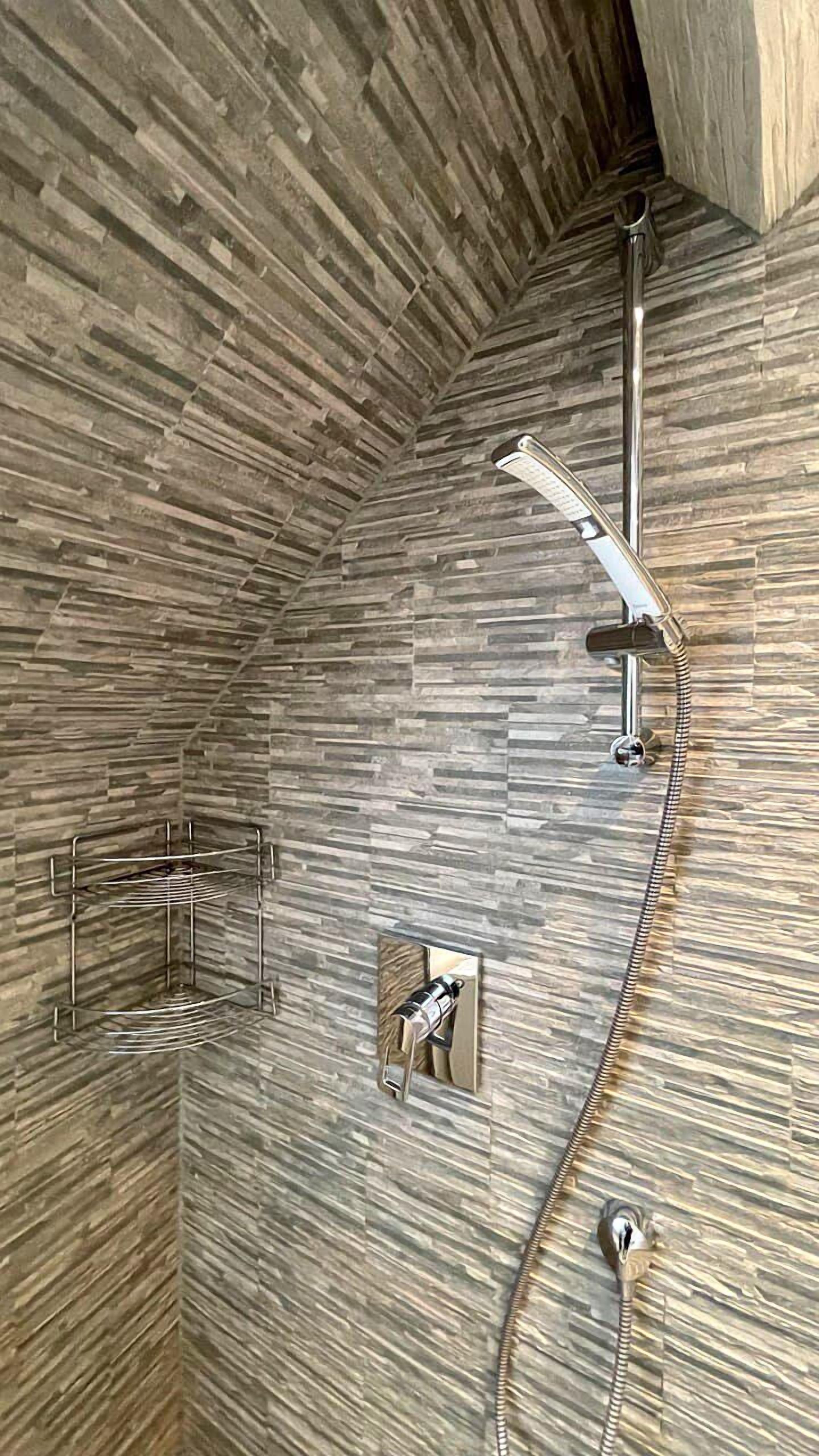 Dusche, Haartrockner, Bidet, Handtücher
