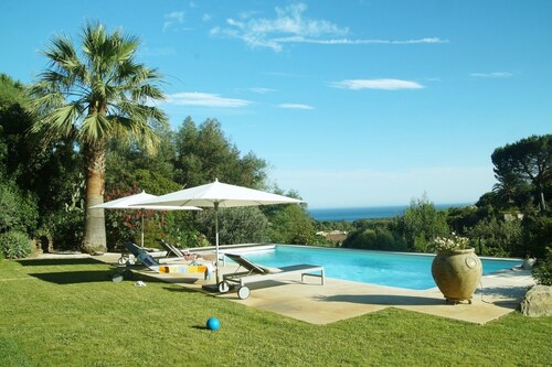 Côte d'Azur, luxury domestic villa, pool, air conditioning, sea view