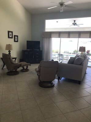 Smart TV, DVD player