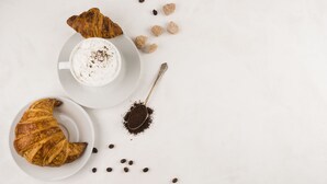 فطور من الأطباق المحلية مجانًا يوميًا