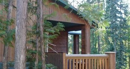 Mountain Side Ski-in Cabin w/ Private Hot Tub - 5 Min. Walk to Chairlift