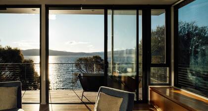 Blessington Beachside Retreat sleep 6 water views.