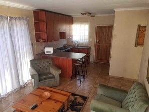 Apartment, 1 Bedroom (18) | Living area - Leribisi Lodge (Tierpoort)