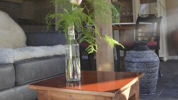 Fernseher, Bücher, Stereoanlage