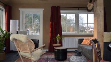 Fernseher, Bücher, Stereoanlage