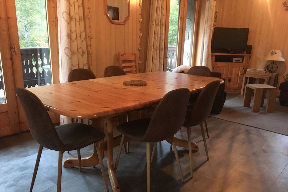 Chalet in Champagny-en-Vanoise, skiing domain of La Plagne, Terrace, Parking