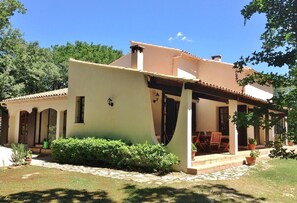 Exterior - Large charming Provencal villa with swimming pool, 6 bedrooms, classified 4 stars (Rochefort-Du-Gard)