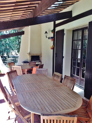 Outdoor dining