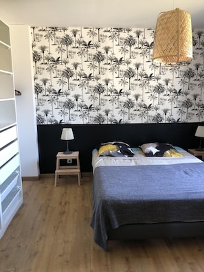 5 bedrooms, desk, iron/ironing board, free WiFi