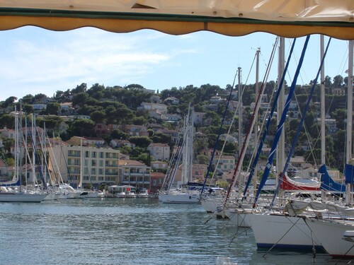 Magnificent App T 2 on Pin rolland - SAINT MANDRIER - 200 M from the beach 