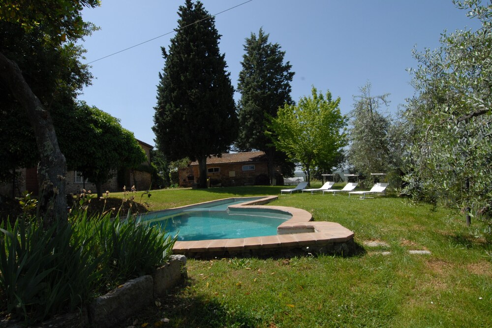 Villa in Città della Pieve. A peaceful oasis among woods and olive groves
