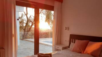 4 soveværelser, pengeskab på værelset, strygejern/strygebræt