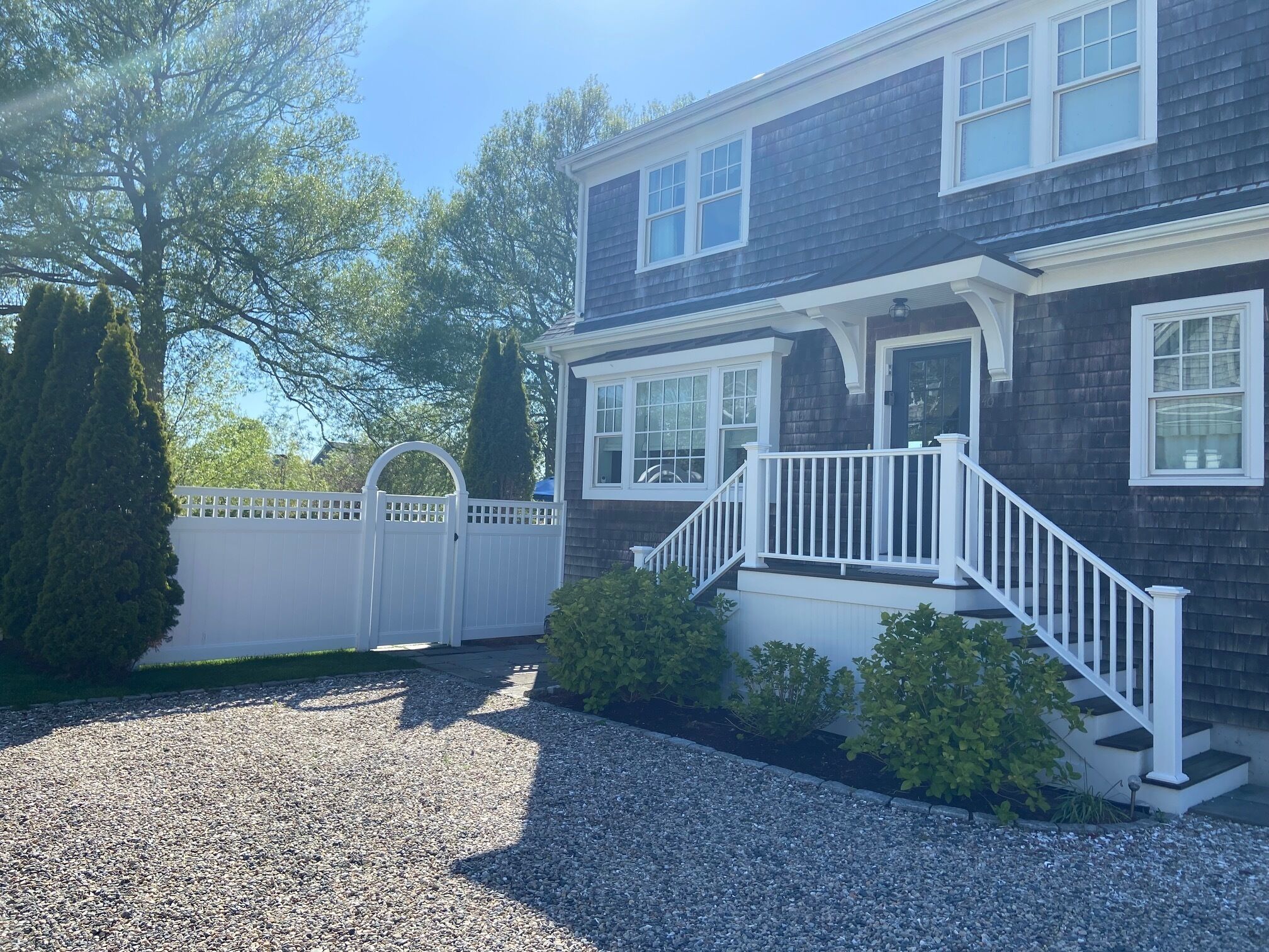 Charming , very private 4 bedroom, 3.5 Bath Cape. Walk to Town & Oyster Pond