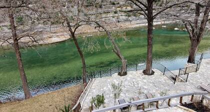 Tiki on the Rio | Sleeps 6 | Private Patio
