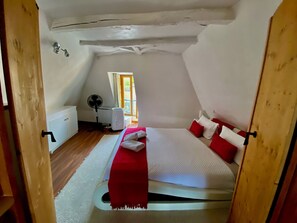 1 多间卧室、办公桌、熨斗/熨衣板、免费 WiFi