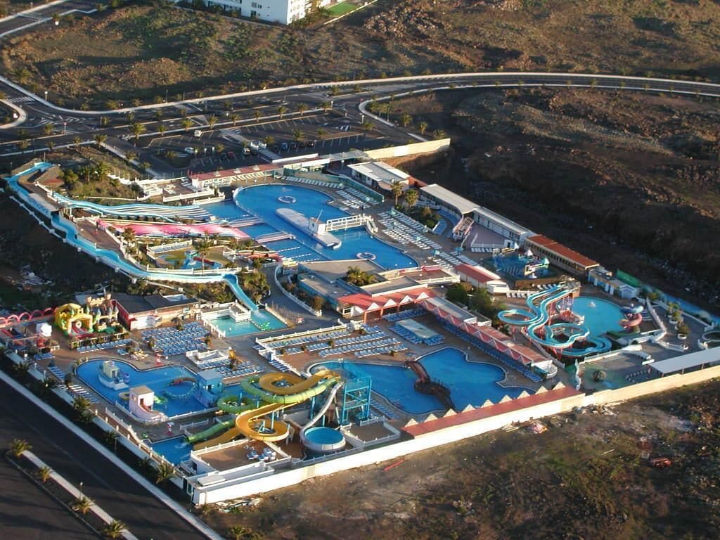 Alberca al aire libre y alberca climatizada