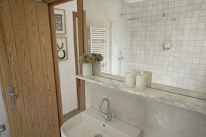 Bathtub, hair dryer, towels, soap - Luxury, Private And Stylish Villa, inc Wifi (Alcaucín)