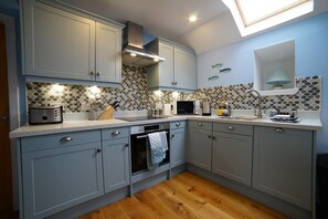 Fridge, microwave, oven, stovetop - Welcome to Airidh an Dobhrain - our secluded cottage by the lochside (Isle of Benbecula)