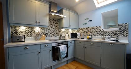 Welcome to Airidh an Dobhrain - our secluded cottage by the lochside