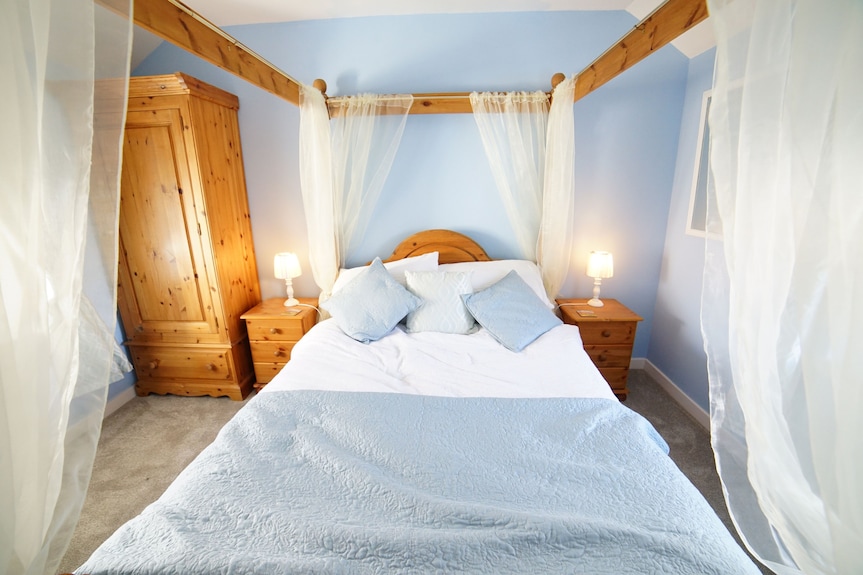 Welcome To Airidh An Dobhrain - Our Secluded Cottage By The Lochside - South Uist