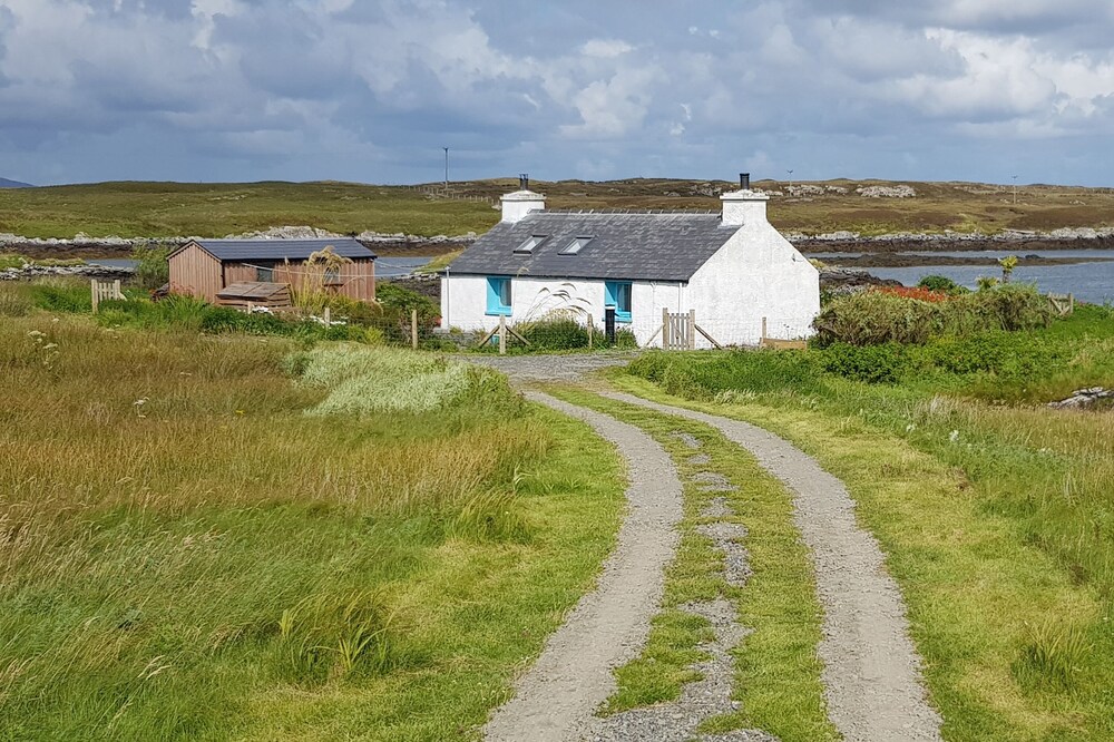 Welcome to Airidh an Dobhrain - our secluded cottage by the lochside