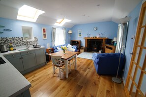 Interior - Welcome to Airidh an Dobhrain - our secluded cottage by the lochside (Isle of Benbecula)