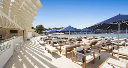 Holiday home for 10, 175 m² with pool in quiet surroundings