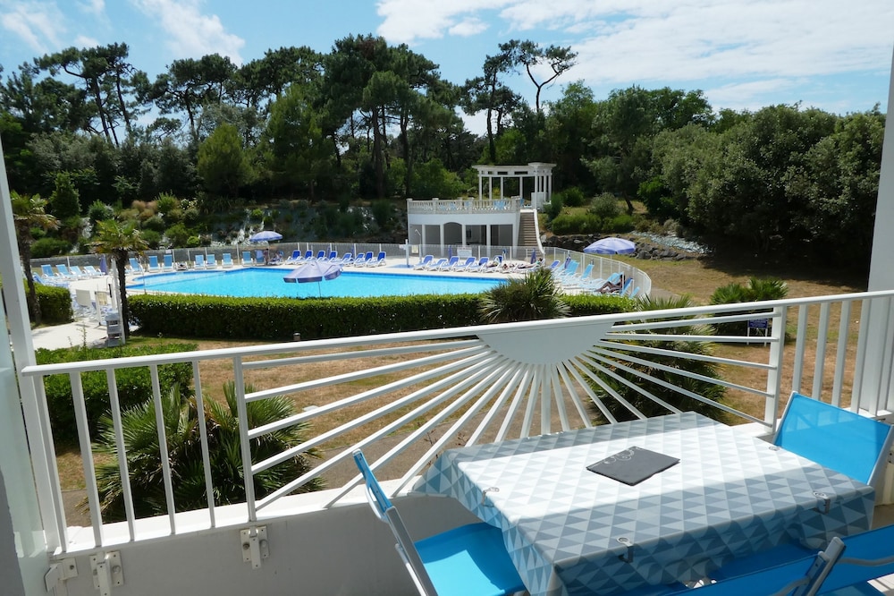Sables d'Olonne Beau T3 comfortable, exceptional setting 7 minutes walk from the sea.