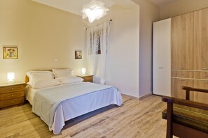 1 bedroom, in-room safe, free WiFi, bed sheets