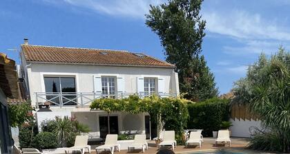 GROSSES FERIENHAUS mit beheiztem Pool