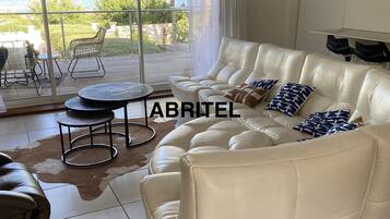 Smart-TV, Kamin, DVD-Player, Tischtennisplatte