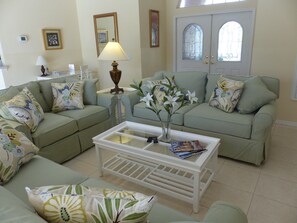 智能电视、电子游戏、DVD 播放器、书