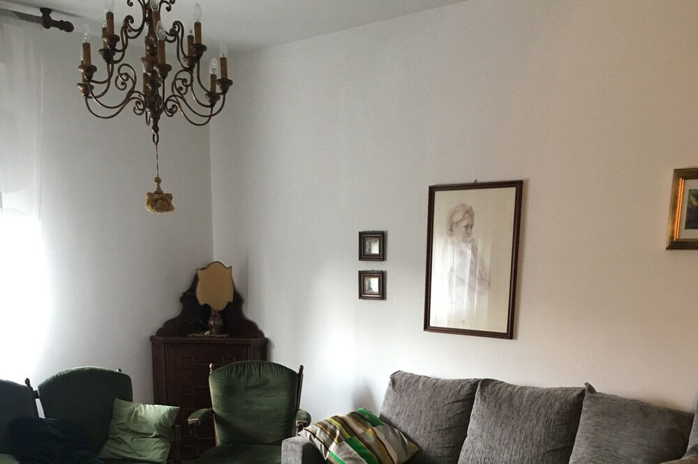 110 SQM Apartment - 2 BEDROOMS AND 2 BATHROOMS - EXPENSES AND SERVICES INCLUDED - FREE WI-FI