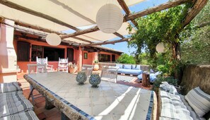 Outdoor dining - Garden Villa near Costa Smeralda (Olbia)