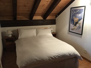 4 soverom, strykejern/-brett, wi-fi (inkludert) og sengetøy