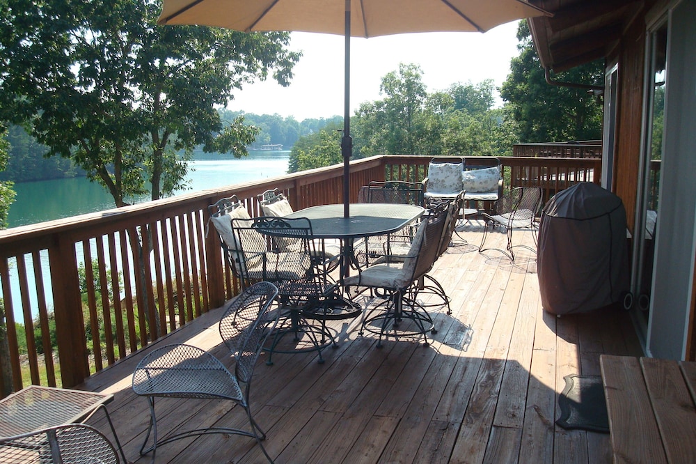 Affordable Waterfront Cottage -- Cabin 5 Cedar Key , No wake cove, Great Views