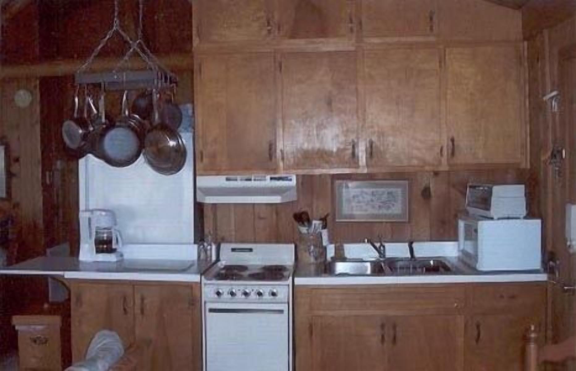 Affordable Waterfront Cottage -- Cabin 5 Cedar Key , No wake cove, Great Views