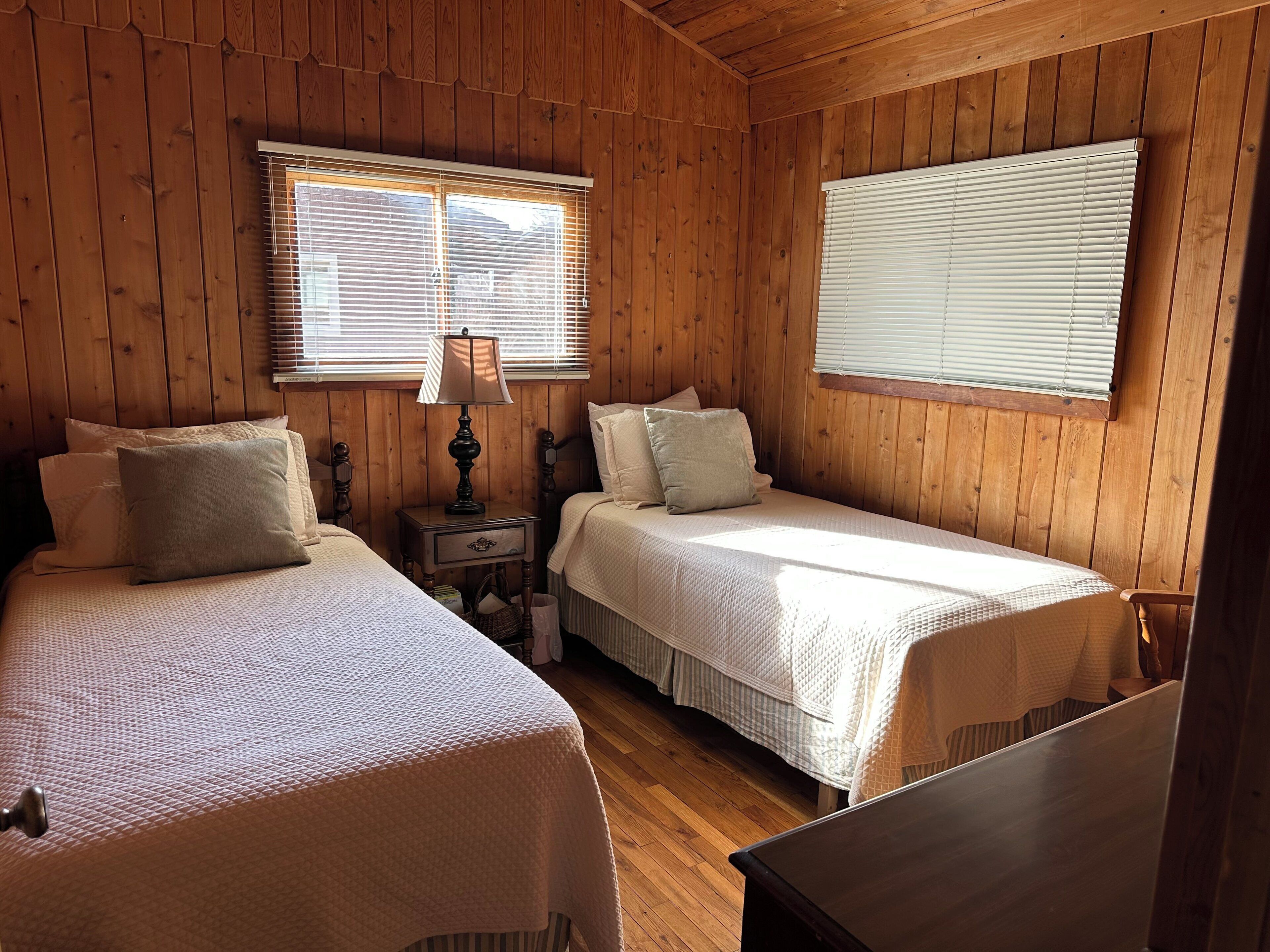 2 bedrooms, iron/ironing board, free WiFi