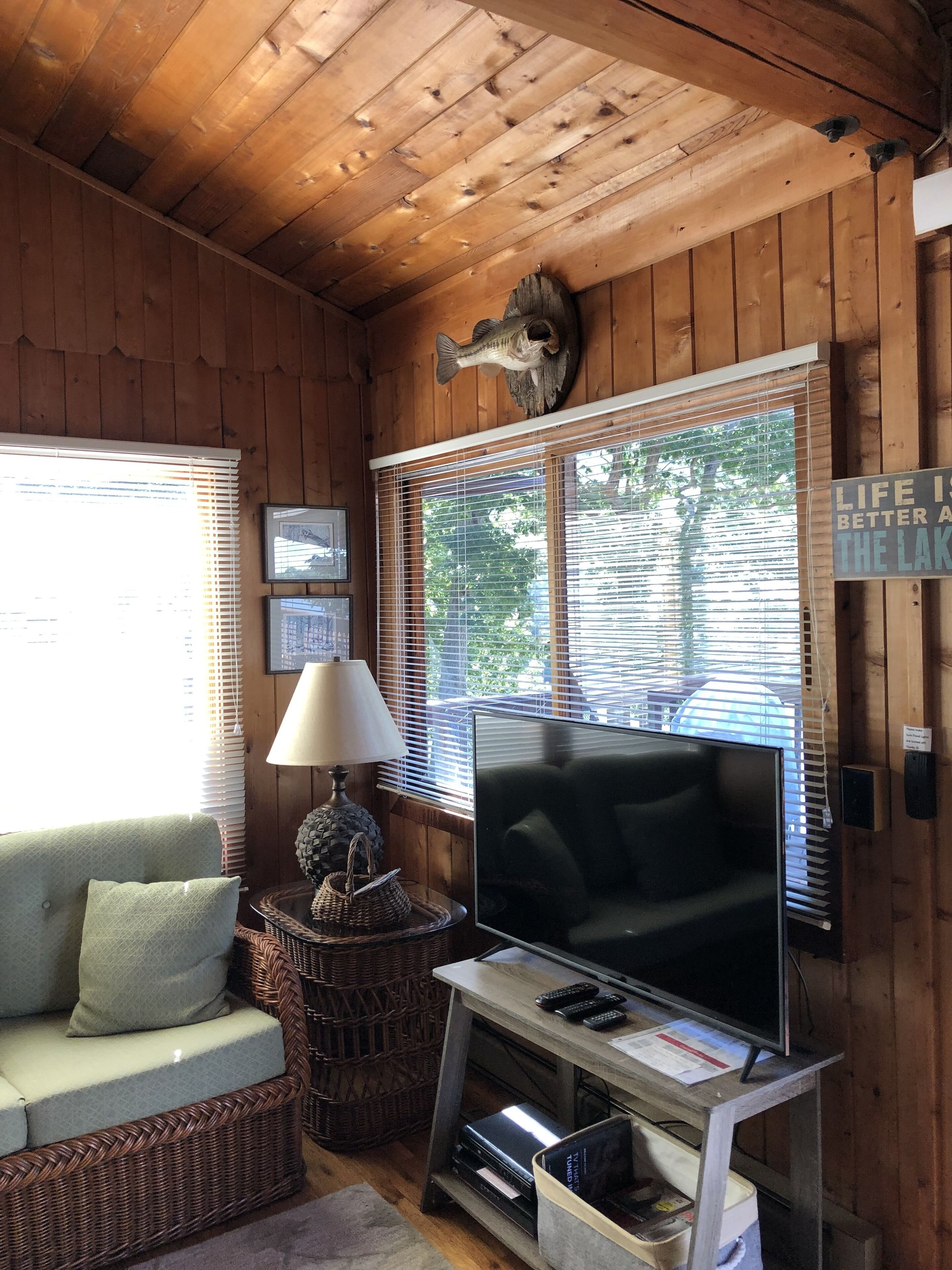 Affordable Waterfront Cottage -- Cabin 5 Cedar Key , No wake cove, Great Views
