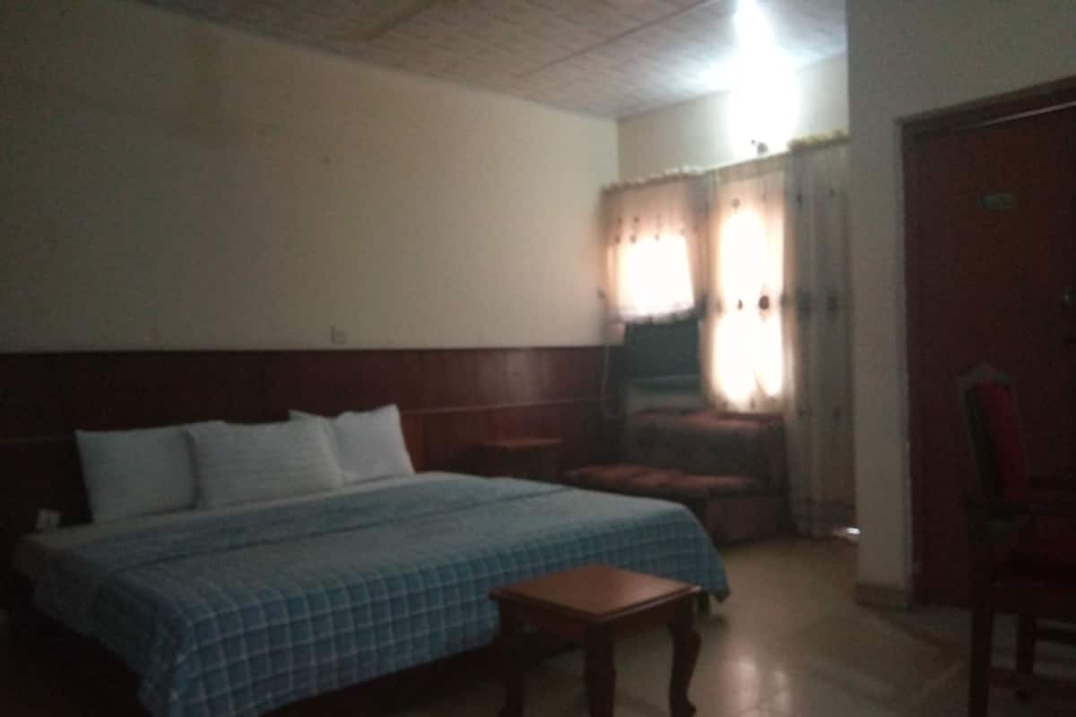 Superior Double Room | Desk, bed sheets
